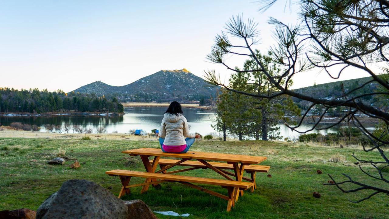 Quiet Mind Mountain Lodge, Retreat & Spa جوليان المظهر الخارجي الصورة